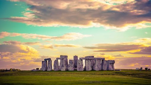 View_of_Stonehenge_at_Sunset