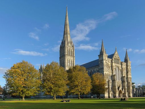 Salisbury Cathedral and the 1215 Magna Carta _ Golden Tours 3