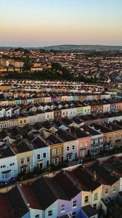 A_panoromic_view_of_Bristol's_colourful_houses