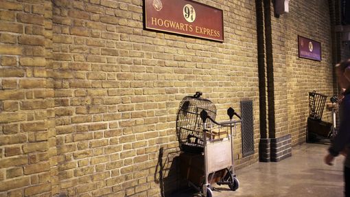 View of the Harry Potter Platform 9 3/4 in London Kings Cross station