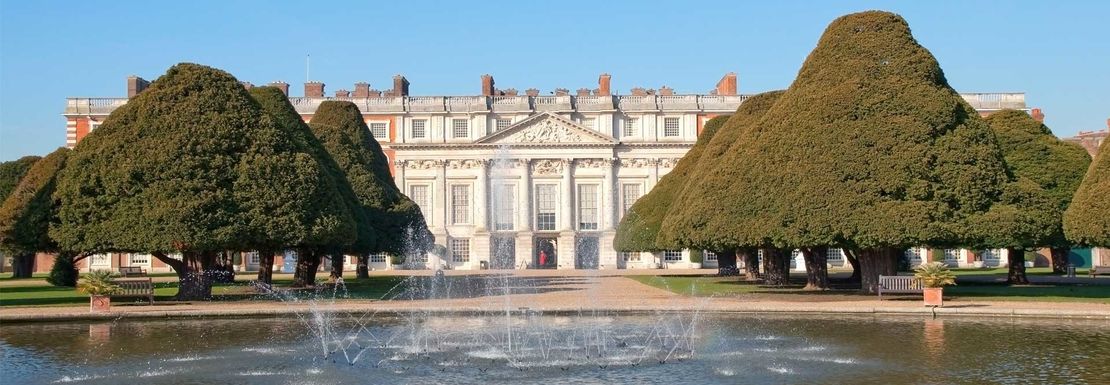 hampton court palace fountain and trees