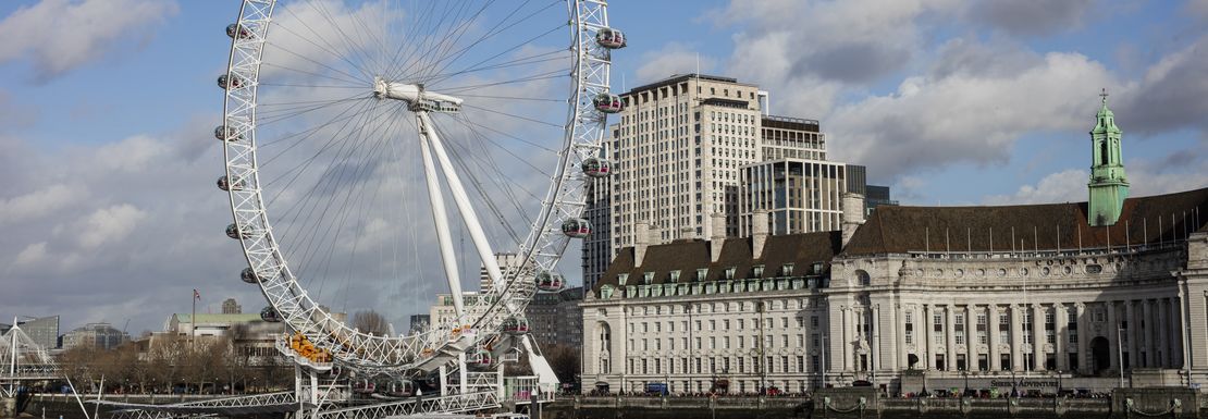 view_of_the_river_thames_with_the_london_eye_and_london_eye_river_cruise