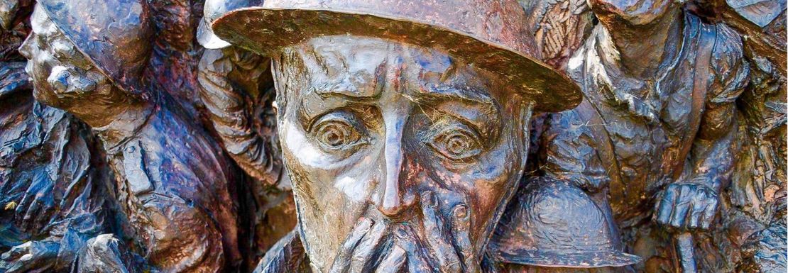 Evan_Evans_Sculpture_of_a_solider_Wartime_London
