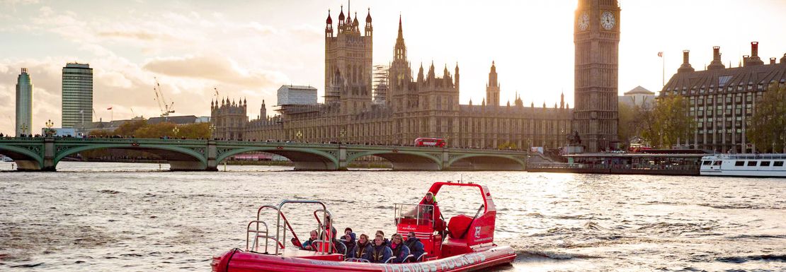 view_of_a_thames_rocket_speedboat_at_dusk_on_the_backdrop_of_Big_Ben_and_Houses_of_Parliament