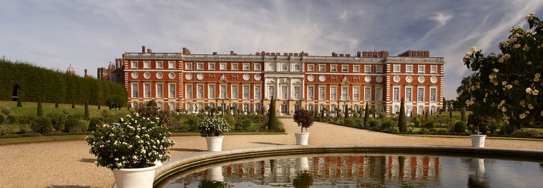 Hamton_Court_Palace_Gardens_2