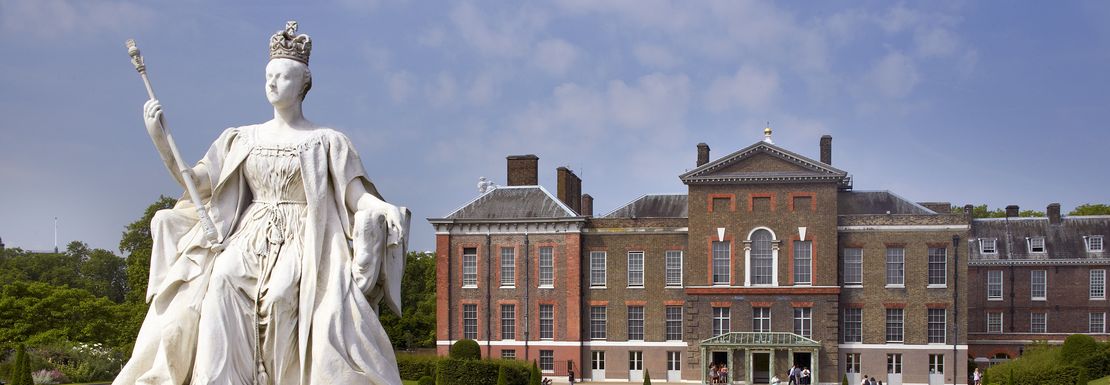 Kensington_Palace_Victoria_Statue
