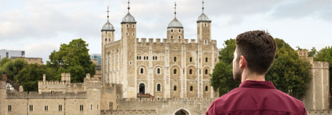 The_London_Pass_Tourist_Enjoying_Tower_Of_London_View
