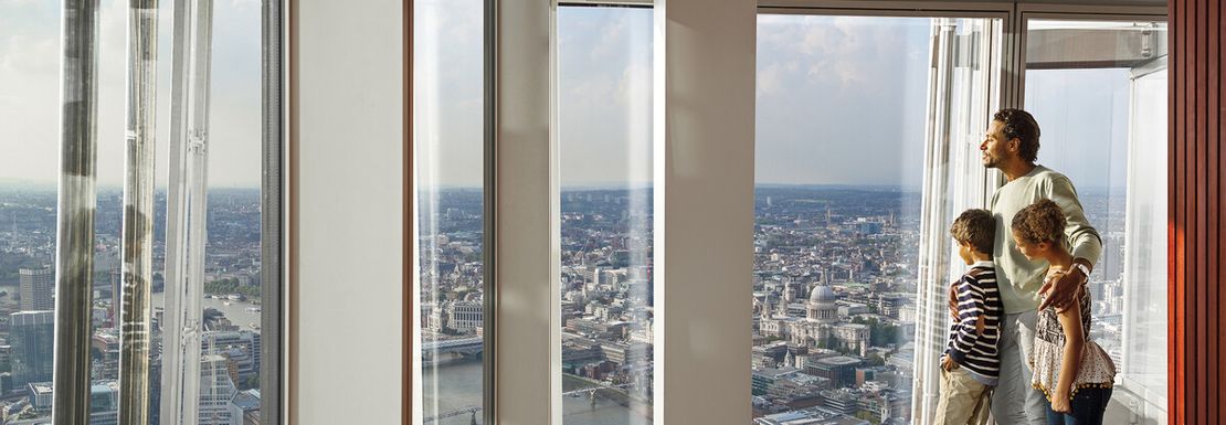 The_London_Pass_Family_Enjoying_View_From_The_Shard
