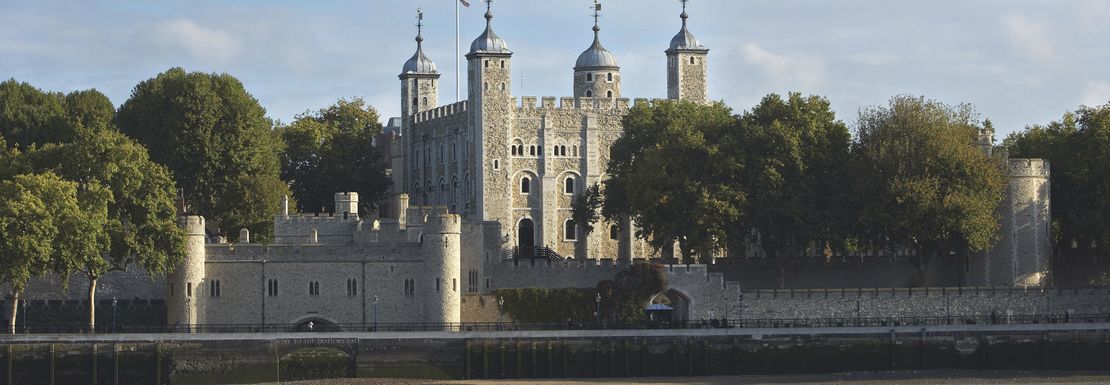 Tower_Of_London_Exterior_View_3