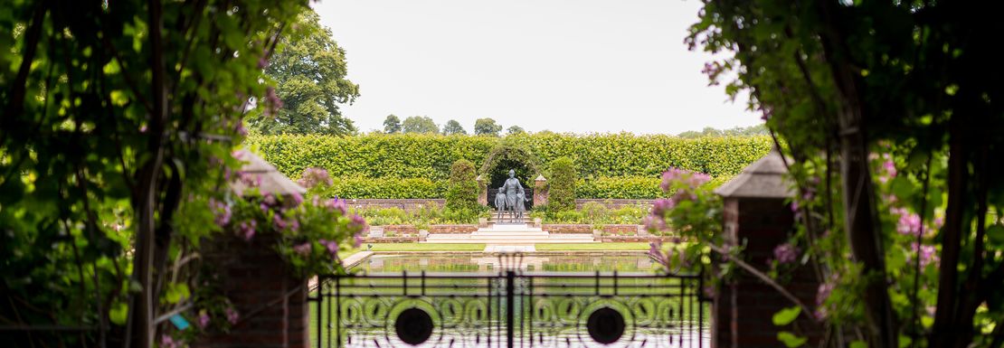 Princess Diana statue at Kensington Palace