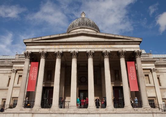 The main entrance and façade of the National Gallery in Trafalgar Square _ National Gallery Highlights Tour (5) _ Golden Tours