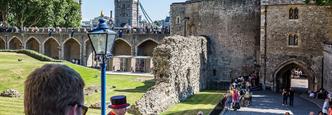 Tower of London _ Golden Tours _ Visitors admiring the castle during the visit