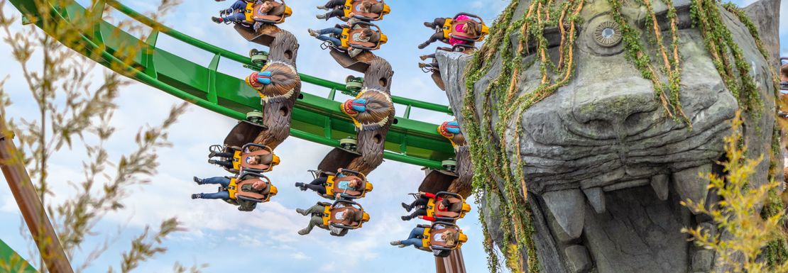 Jumani themed roller coaster at Chessington World of Adventures with a large cat statue