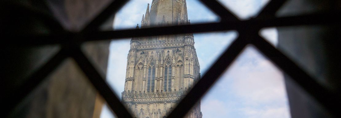 Salisbury Cathedral and the 1215 Magna Carta _ Golden Tours 17