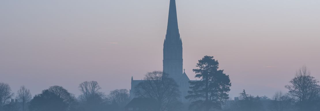 Salisbury Cathedral and the 1215 Magna Carta _ Golden Tours 7