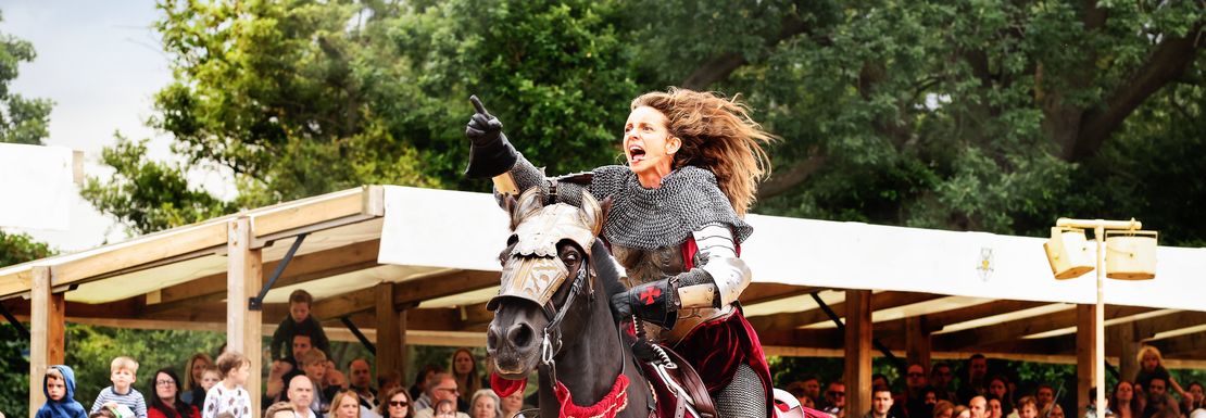 War of the Roses live at Warwick Castle with horseriding in costume