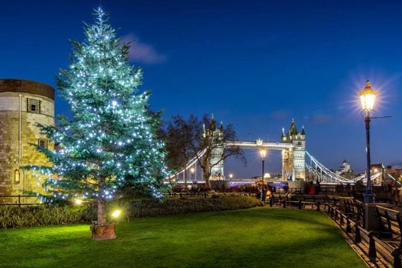 London by Night with Christmas Lights Tour - Golden Tours 02.jpg