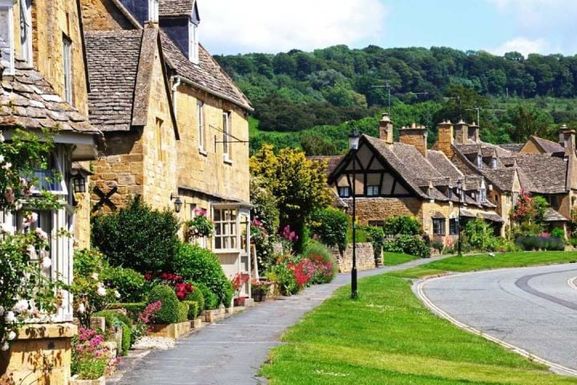 Shakespeare’s Stratford and the Cotswolds Tour - Golden Tours 06.jpg