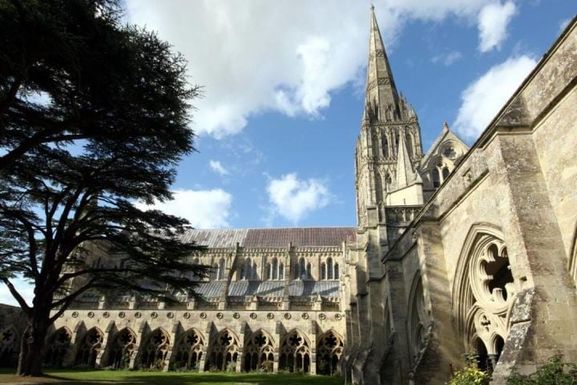 Stonehenge, Windsor and Salisbury Guided Tour - Golden Tours 03.jpg