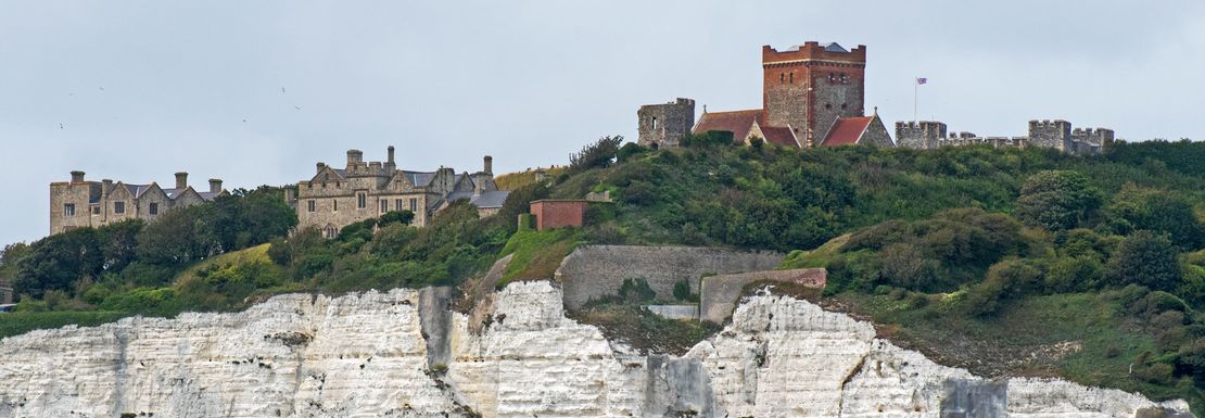 Canterbury, Dover and Greenwich Tour with Christmas Lunch _ Golden Tours _ White cliffs in Dover