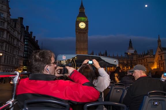 Illuminations of London on Christmas Eve Tour _ Golden Tours 4