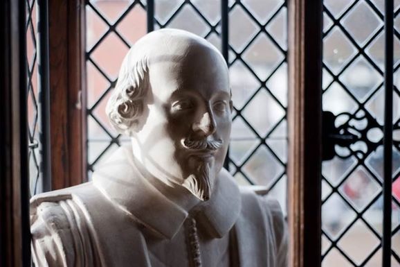 Oxford, Cotswolds and Stratford-upon-Avon Tour with Christmas Lunch _ Golden Tours 2 _ Shakespeare Birthplace Trust