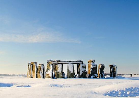 Salisbury, Stonehenge and Windsor Tour with Christmas Lunch _ Golden Tours 5