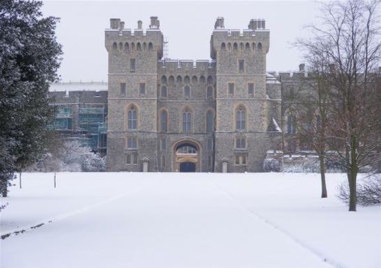 Salisbury, Stonehenge and Windsor Tour with Christmas Lunch _ Golden Tours 6