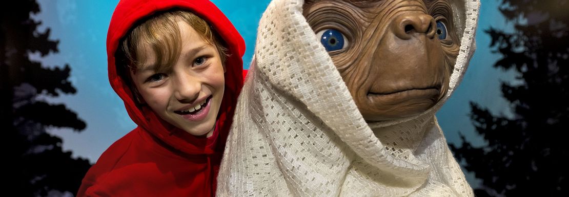 ET and a young boy recreate the famous scene with the bicycle