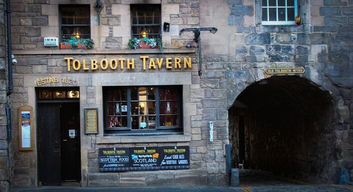 An exterior shot of the Tolbooth Tavern in Edinburgh