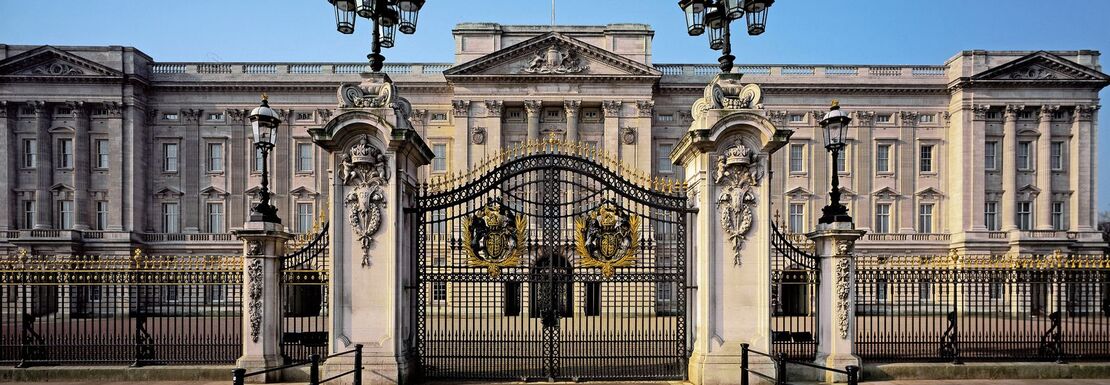 Buckingham Palace from the front as viewed through the closed gates