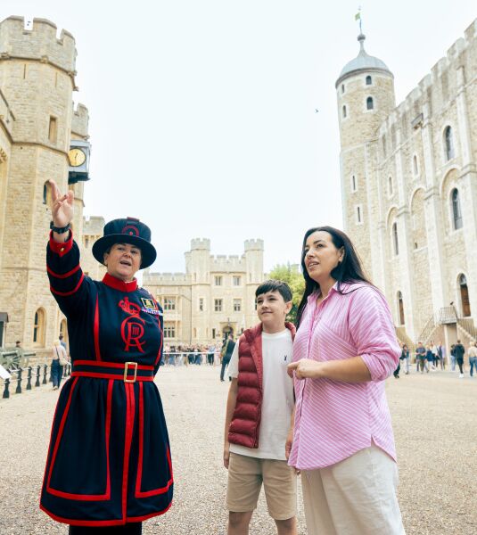 A Yeoman Warder showing guests around at the Tower of London
