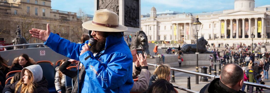 Guide talking to visitors in front of Trafalgar Square